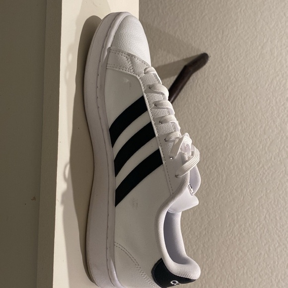 Adidas Tennis Shoes - Picture 6 of 9